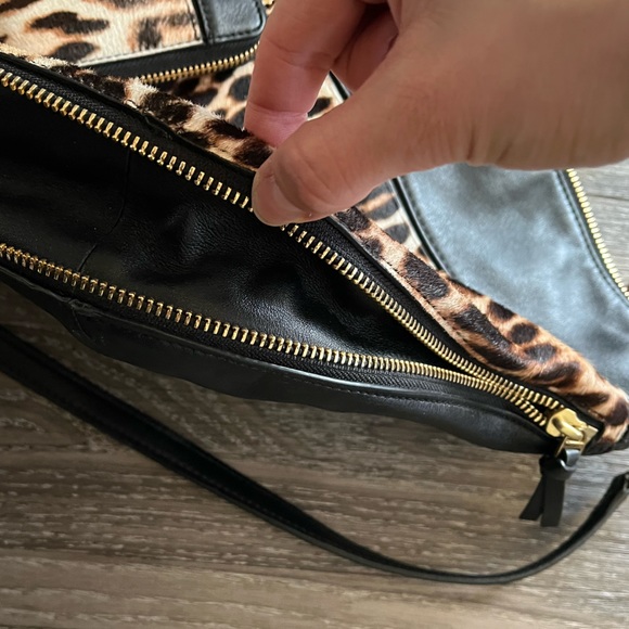 Authentic Tory Burch Leopard slouchy satchel - Picture 5 of 5